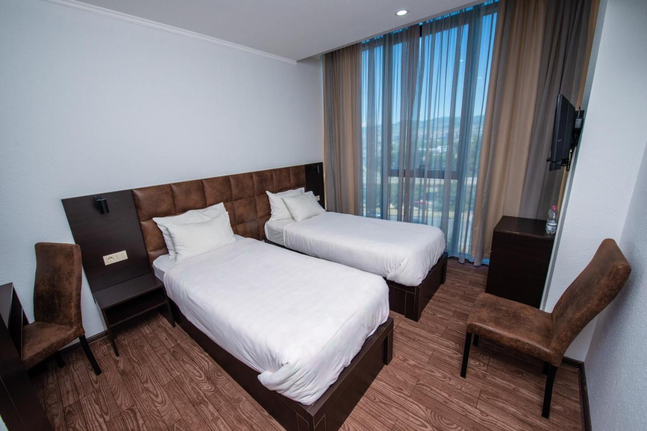 Hotel Shine Palace Tbilisi Exterior foto
