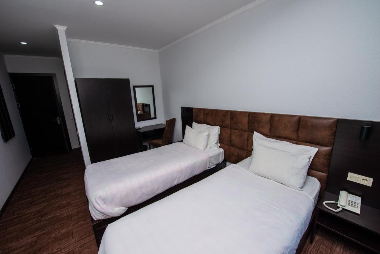 Hotel Shine Palace Tbilisi Exterior foto