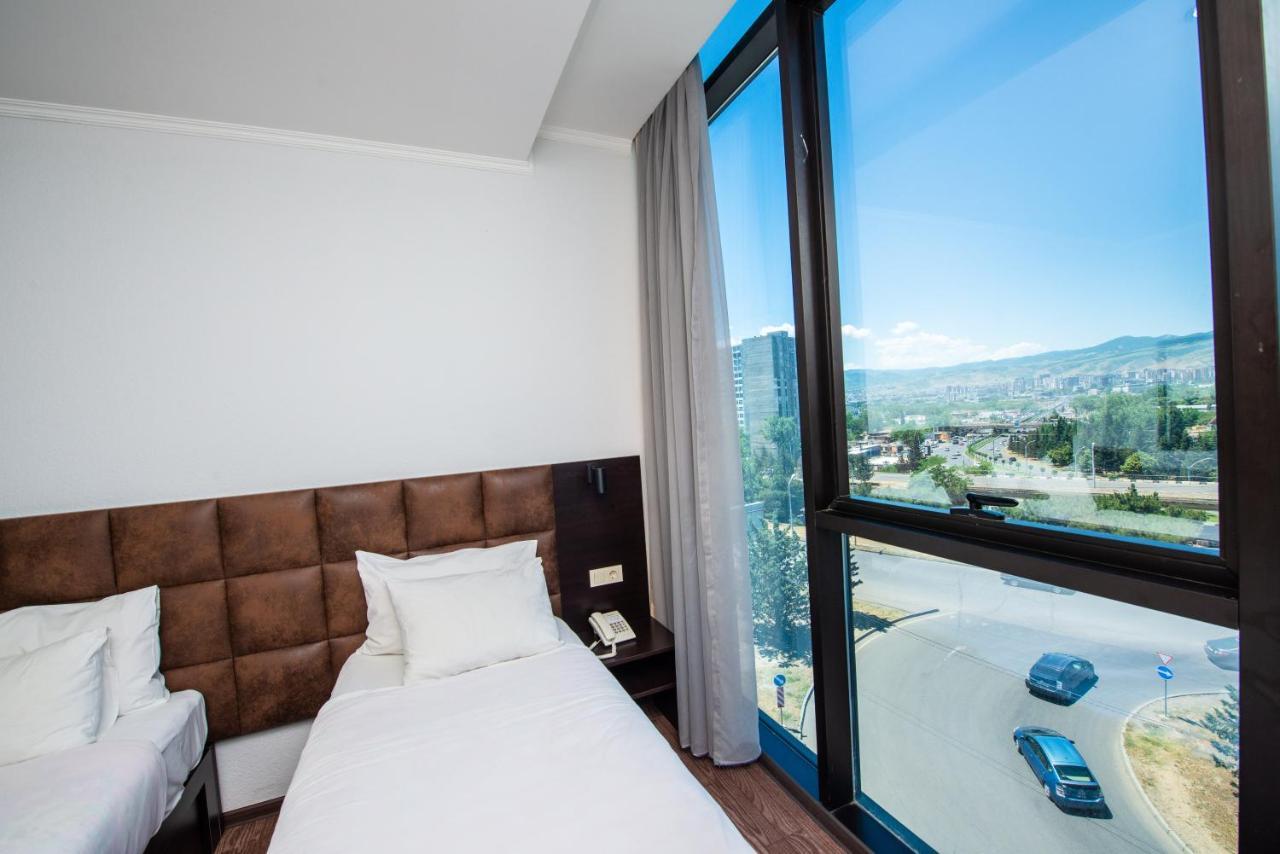 Hotel Shine Palace Tbilisi Exterior foto