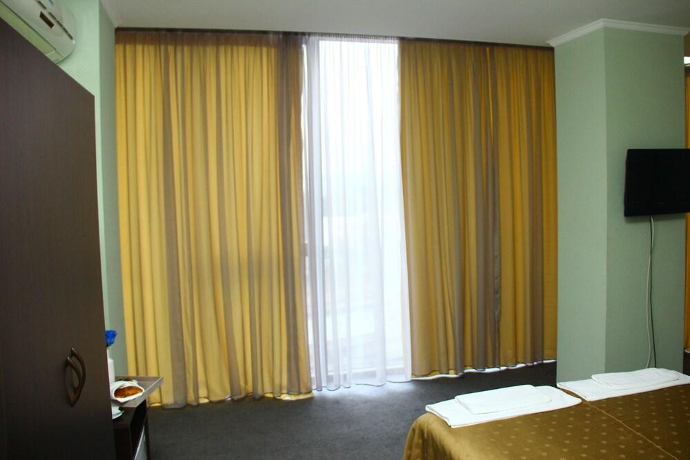 Hotel Shine Palace Tbilisi Exterior foto