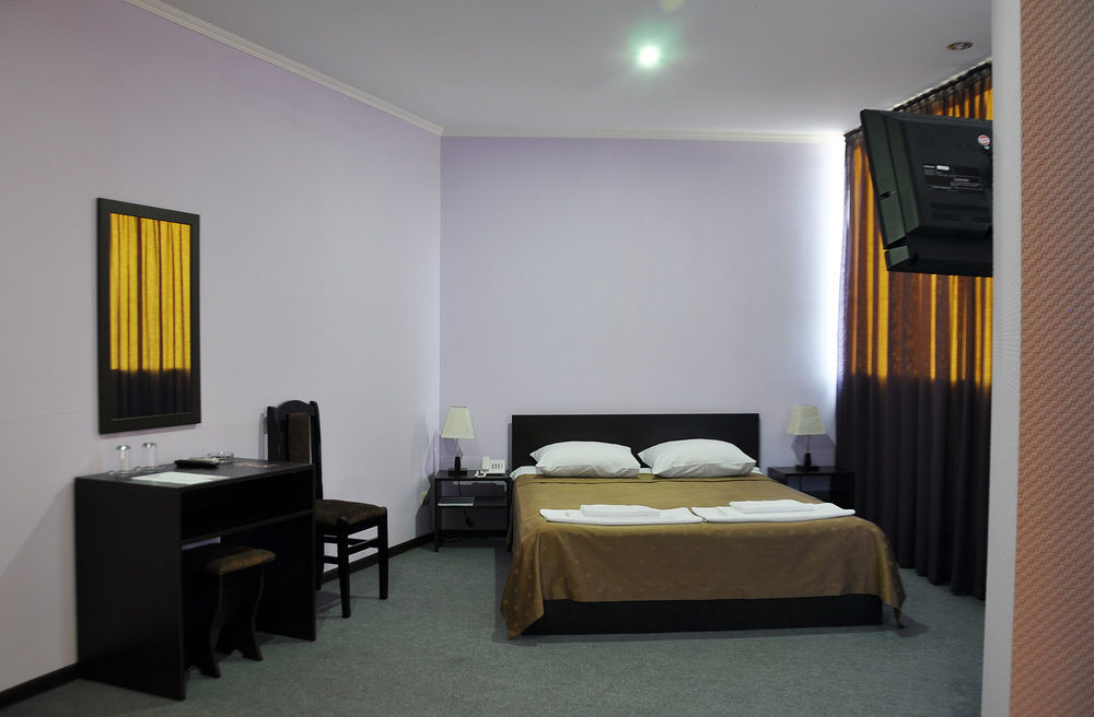 Hotel Shine Palace Tbilisi Exterior foto