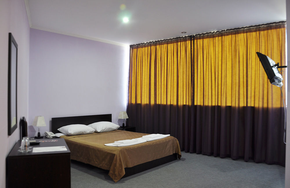 Hotel Shine Palace Tbilisi Exterior foto