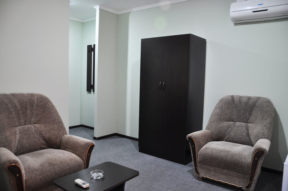 Hotel Shine Palace Tbilisi Exterior foto